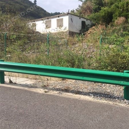 陕西高速公路栏杆生产厂家 双面波形钢梁护栏报价 公路安全防撞波形钢护栏板一米多少钱 送货上门