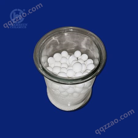 石英砂研磨球比重低，磨耗低，适用于干磨环境陶瓷球磨机内衬（复）