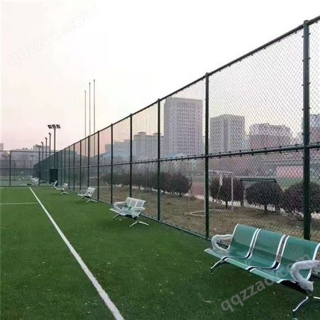 篮球场防护栏 笼式足球场围网 网球场勾花护栏网 学校操场运动用